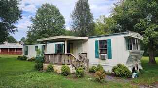 1327 W Ridge St, Ramseur, NC 27316