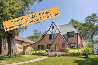 624 Lakepointe St, Grosse Pointe Park, MI 48230
