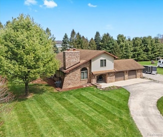 1415 Rose Center Rd, Fenton, MI 48430