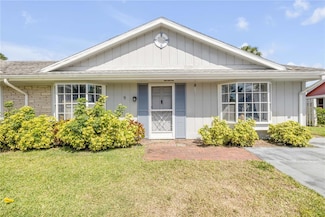 9 Par Dr, New Smyrna Beach, FL 32168