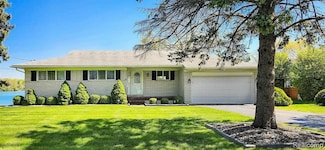2982 Shawnee Ln, Waterford, MI 48329