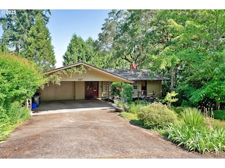607 E 39th Place, Eugene, OR 97405