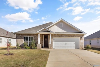 9135 Monteagle Blvd, Owens Cross Roads, AL 35763