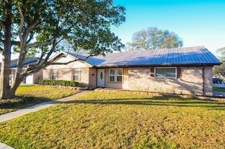 4906 W Plum St, Pearland, TX 77581