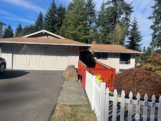 5707 173rd Place SW, Lynnwood, WA 98037