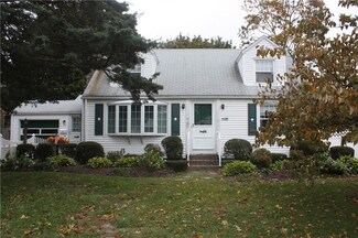 52 Keystone Dr, Warwick, RI 02889