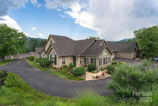 81 Outlook Cir, Swannanoa, NC 28778