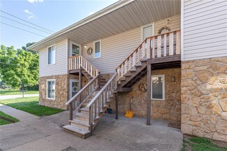 202 W Meadow St, Smithville, MO 64089