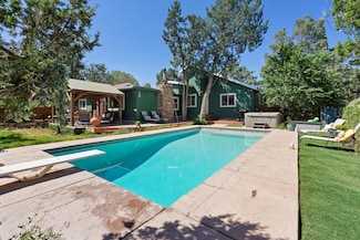 2 Sandia Park Ln, Sandia Park, NM 87047