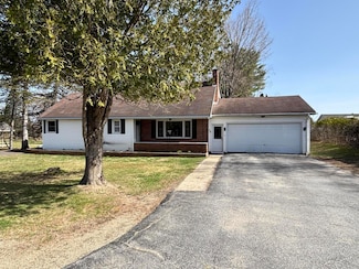 28 Sanford Ln, Newcomb, NY 12852