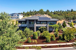 280 Mary Bee Ln, Medford, OR 97504