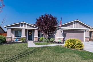 5243 E Hoxie Ave, Fresno, CA 93725