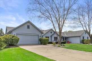 N48W16067 Lone Oak Ln Unit 2, Menomonee Falls, WI 53051