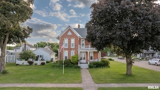704 River St, Sabula, IA 52070