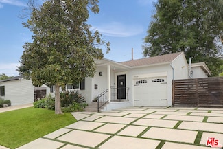 17640 Rhoda St, Encino, CA 91316