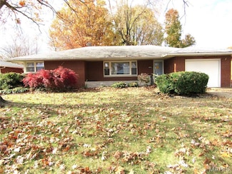 734 Berry Rd, Wood River, IL 62095