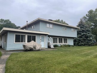 6958 Shore Dr, Coloma, MI 49038