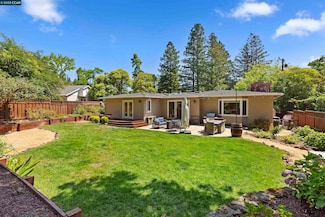 125 Meadow Ln, Orinda, CA 94563