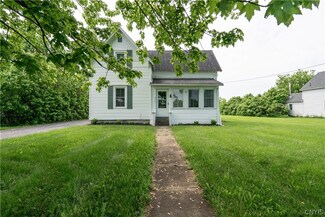 218 Dodge Ave, Sackets Harbor, NY 13685