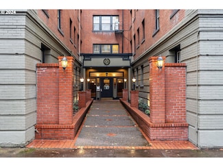 2109 NW Irving St Unit 112, Portland, OR 97210