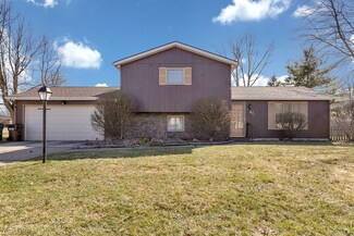 521 Fieldstone Dr, Amherst, OH 44001
