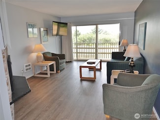 615 Ocean Shores Blvd NW Unit 211, Ocean Shores, WA 98569