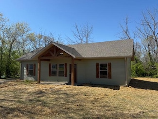 425 E South St, Mountain Grove, MO 65711