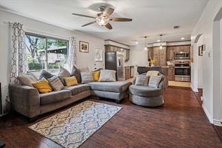 1924 Charleston Dr, Bedford, TX 76022