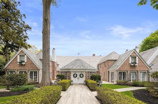 1 Swan Place, Saint James, NY 11780