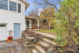 35 Snowflake Dr, Jericho, VT 05465
