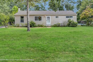 23 Oakwood Dr, Howell, NJ 07731