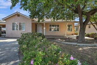 990 10th Ave, Kingsburg, CA 93631