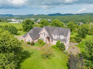 375 Mountvista Ct, Bluefield, VA 24605