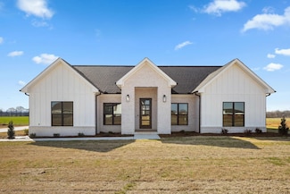 55 Todd Dr, Muscle Shoals, AL 35661