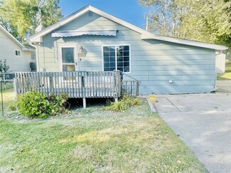 1017 Hackley Ave, Des Moines, IA 50315