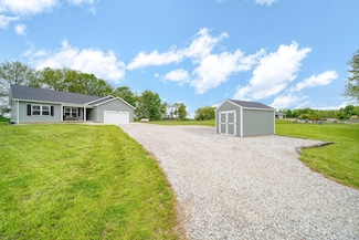 5726 Joshua Dr, Eaton Rapids, MI 48827