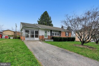 71 N 5th St, Mount Wolf, PA 17347