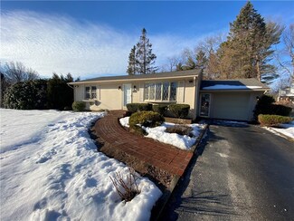 5 Laurel Ln, West Warwick, RI 02893