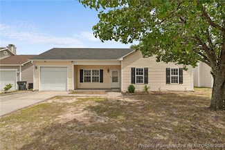 3840 Goforth Dr, Hope Mills, NC 28348