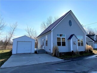 7561 Sandy Harbor Dr, Hamlin, NY 14464