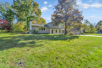 15 Old Pond Rd, Rochester, NY 14625