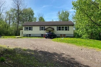 198 Gardenier Rd, Oswego, NY 13126