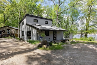 1145 Old Quarry Ln, Mount Vernon, IA 52314