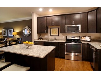 459 River Rd Unit 1405, Andover, MA 01810