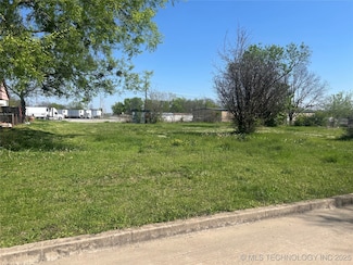 2006 N 15th St, McAlester, OK 74501