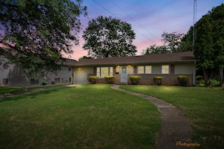 312 N Main St, Sycamore, IL 60178