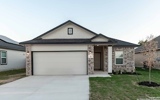 305 Jean St, Seguin, TX 78155