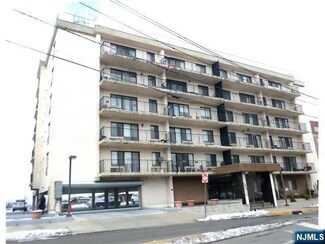 233 12th St Unit 3D, Palisades Park, NJ 07650