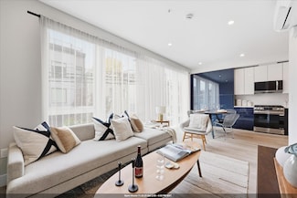 134 New York Ave Unit 4, Jersey City, NJ 07307