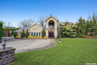 290 Heather Ln, Hewlett, NY 11557